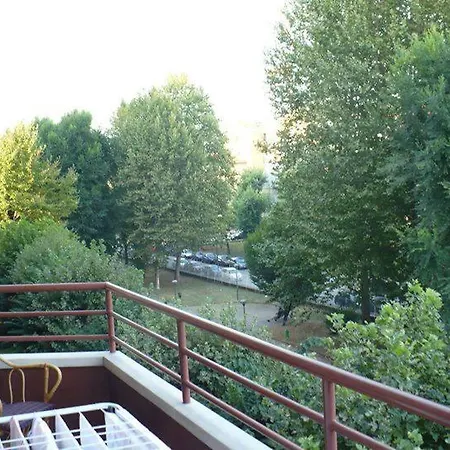 Suzzani House בית הארחה *